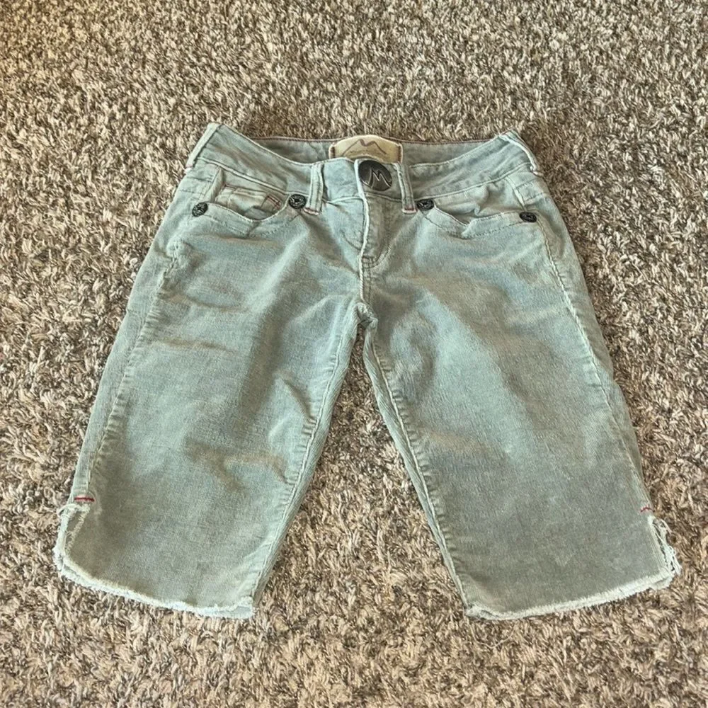 Marlow light green corduroy shorts, size 27.